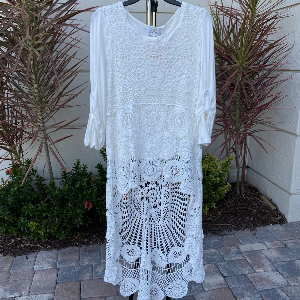 Belle France: Crochet High Low Top -White